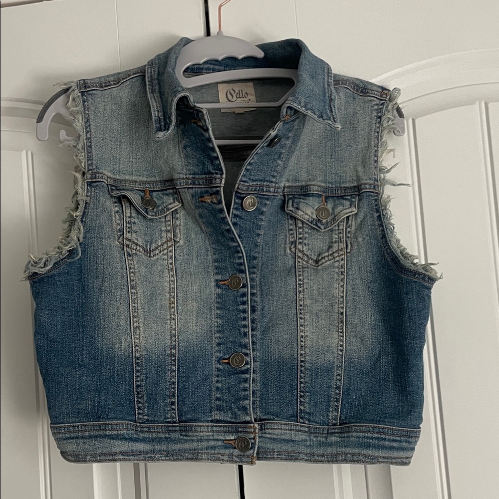 Stylish Denim Vest with Frayed Sleeves